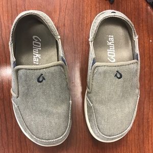 Olukai size 10 boys casual shoe